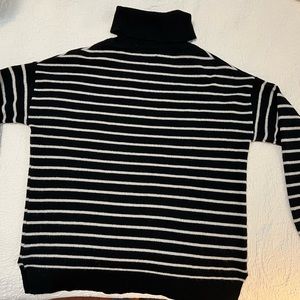 Halogen 100% cashmere black and ivory sweater. Small